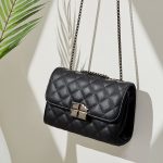 Women Fashion Casual Solid Color Rhombus Pattern Chain Shoulder Bag - Image 2