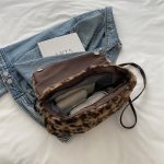 Women Fashion Leopard Plush Chain Shoulder Bag - Image 3