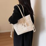 Wholesale Women Fashion Retro Printed Large Capacity Portable Pendant Tote Bag - Image 3