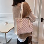 Wholesale Fashion Women Large Capacity Letter Printed Tote Bag - Image 3