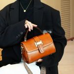 Wholesale Women Retro Premium Leather Handbag Messenger Bag