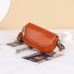 Wholesale Women Retro Simple Leather Messenger Bag