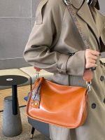 Wholesale Women Vintage Fashion Waxed Genuine Leather Shoulder Bag - Image 3