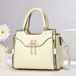 Women Retro Elegant Simple Large Capacity Handbag - Image 4