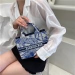 Women Stylish Large-Capacity Canvas Tote Bag - Image 4