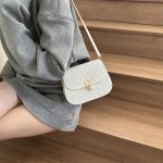 Wholesale Summer Women Simple Fashion Creased Flap Lock Crossbody Bag - Image 4