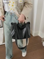 Wholesale Women Fashion Casual Solid Color Large Capacity Crossbody Bag - Image 4