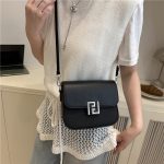 Wholesale Women Fashion Casual Small Square Chain Crossbody Bag - Image 4