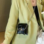 Wholesale Women Fashion Popular Retro Chain Messenger Bag - Image 3