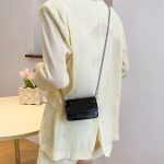 Wholesale Simple Solid Color Stone Pattern Chain Crossbody Bag - Image 4