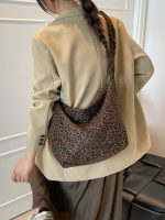 Wholesale Women Fashion Casual Leopard Print Large Capacity Shoulder Bag - Image 4