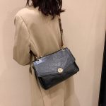 Wholesale Women Fashion Retro Solid Color Shoulder Bag - Image 4