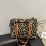 Autumn And Winter Women Fashion Casual Leopard Plush Chain Tote Bag - Image 4