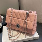 Wholesale Women Fashion Casual Solid Color Rhombus Chain Shoulder Bag