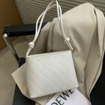 Wholesale Women Solid Color Pu Leather Shoulder Bag - Image 4