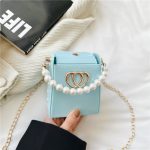Wholesale Women Fashionable Heart-Shaped Square Pearl Chain Crossbody Bag - Image 4