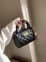 Wholesale Simple Solid Color Chain Shoulder Bag - Image 6