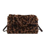 Women Fashion Leopard Plush Chain Shoulder Bag - Image 5