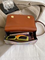 Wholesale Women Fashion Retro Snake Pattern Petal Chain Shoulder Bag - Image 5