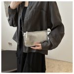 Wholesale Women Fashion Solid Color Envelope Chain Crossbody Bag - Image 3